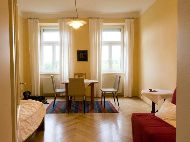 Traumhafte Singlewohnung im Altbau teilmöbliert