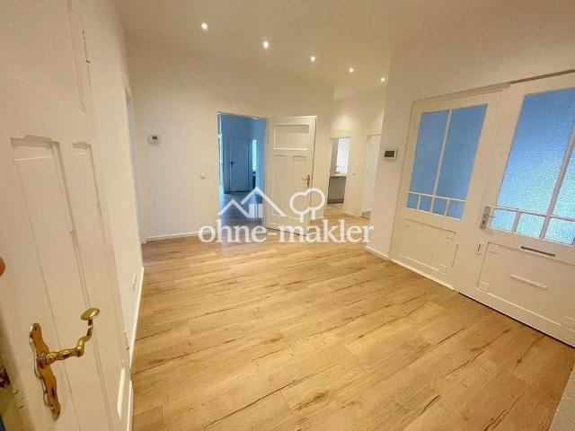 Traumhafte und exklusive Jugendstil 4 Zimmer Stadtwohnung in bester Lage und Einbauküche