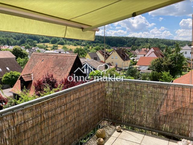 Traumhafte Wohnung mit sonnigem Balkon und Top Lage in Forchheim Burk