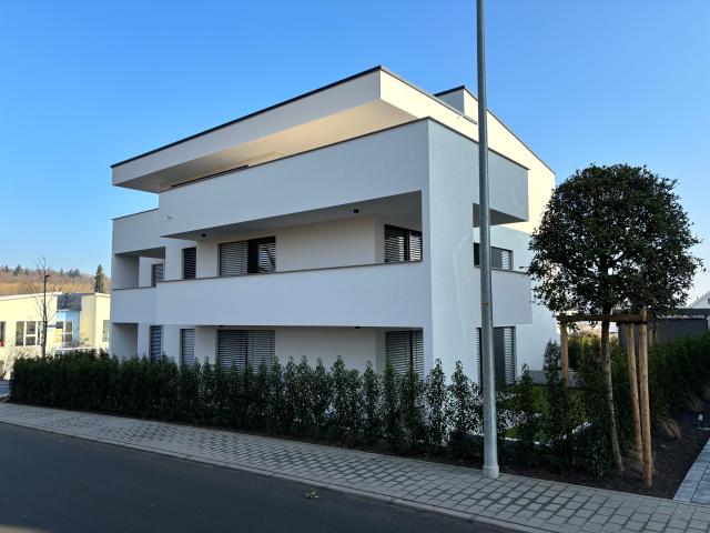 Traumhafte 2,5 Zimmer Neubau Eigentumswohnung mit Balkon, provisionsfrei