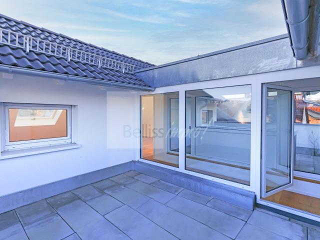 Traumhafte 4,5 Zi. Maisonette Wohnung mit Balkon und Terrasse Erstbezug im Herzen von Pfullingen