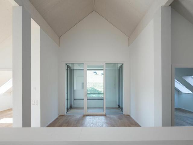 Traumhafte 4.5 Zimmer Dachwohnung in geschichtsträchtigem Ersatzbau