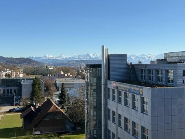 Traumhafte 4 ½ Zimmer Attikawohnung mit Weitsicht auf die Berner Alpen