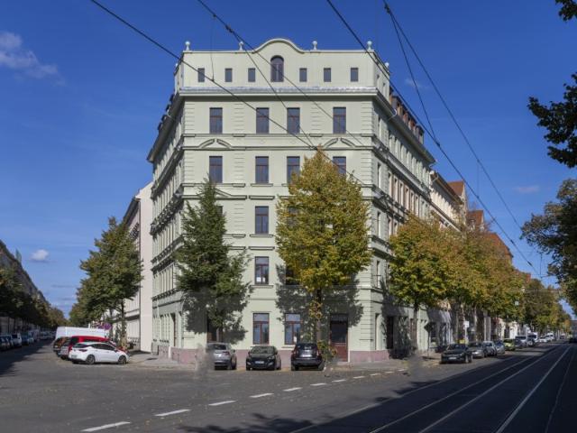Traumhafte 4 Zimmerwohnung im Denkmalgeschützten Altbau mit Balkon !