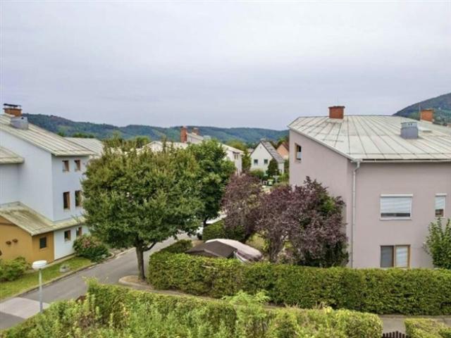 WUNDERSCHÖNE 4 ZIMMER WOHNUNG MIT GRÜNBLICK