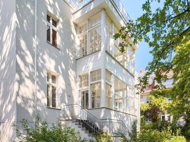 Traumhafte 6 Zimmer Wohnung mit Garten in moderner, stilvoller Altbau Villa im wunderschönen Grunewald