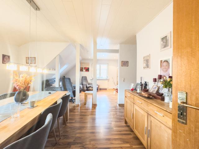 Stilvoll wohnen im sanierten Altbau großzügige 5 Zimmer Maisonette im Herzen von Stuttgart Wangen