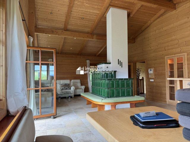 Großzügiges Wohnhaus und Office, top gepflegt! In 9 Minuten am Attersee!