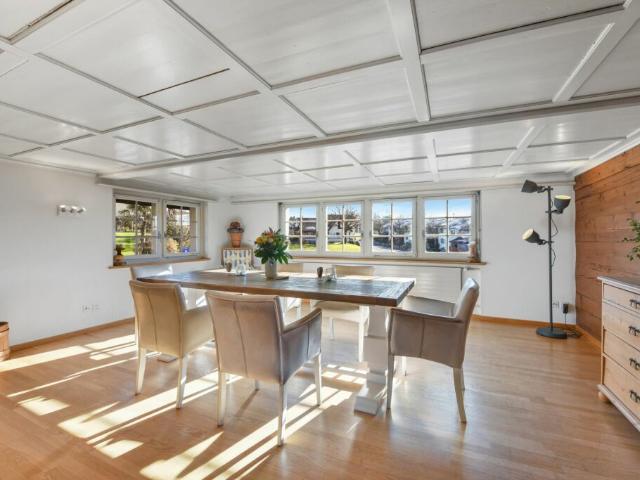 Traumhaftes Wohnen in einem charmanten Holz Altbau