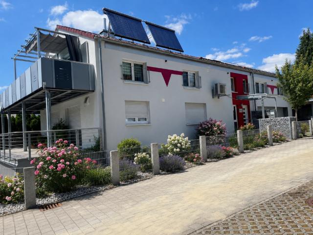 Traumhaftes Anwesen! Freistehendes Zweifamilienhaus in Zell unter Aichelberg!