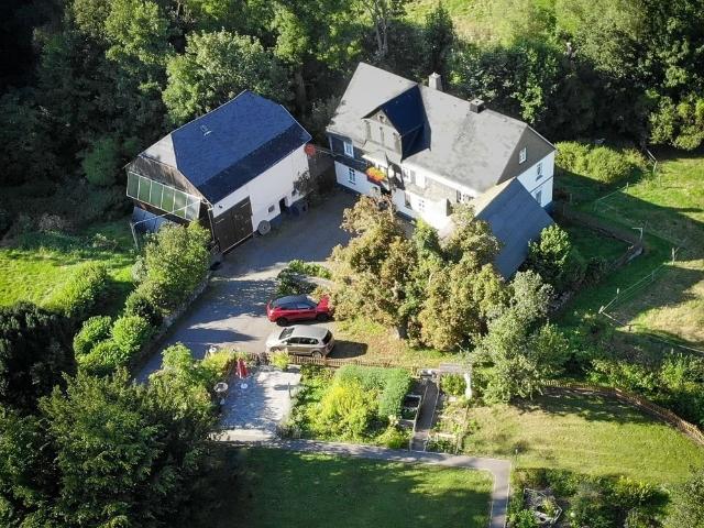 Traumhaftes Anwesen umgeben von Wald und Wiesen mit ca. 16.627 m² Grundstück!