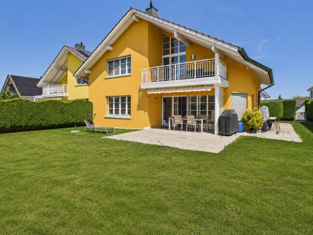 Traumhaftes Doppeleinfamilienhaus in Familienquartier