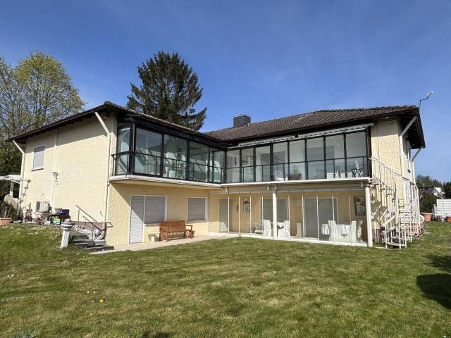 Traumhaftes Ein bis Zweifamilienhaus in Bestlage Bad Homburg / Ober Erlenbach / von Privat