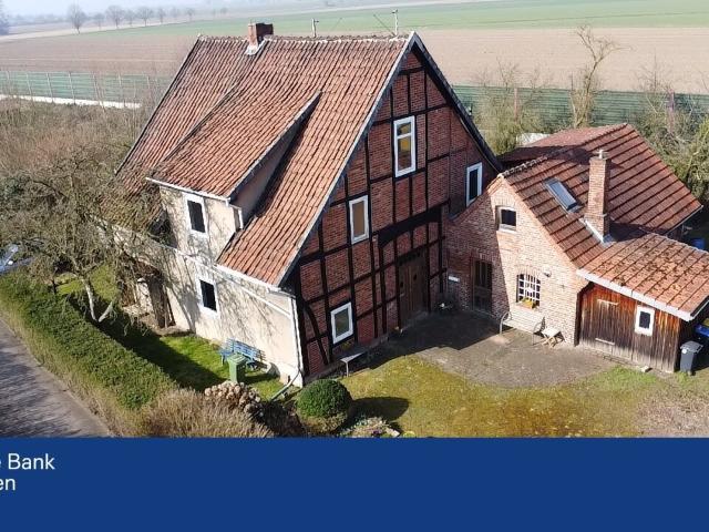 Traumhaftes Einfamilienhaus mit Einliegerwohnung und charmanten Garten