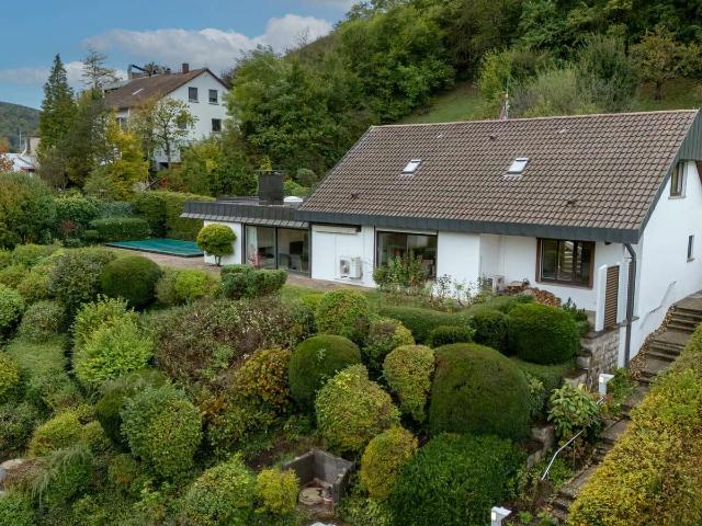 Traumhaftes Einfamilienhaus mit Wellnessoase und Blick über Niedernhall