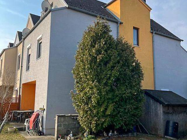 Traumhaftes Familienhaus / Eckreihenhaus mit großem Pool und Ausbaupotenzial in Gänserndorf Stadt Nähe S Bahnhof