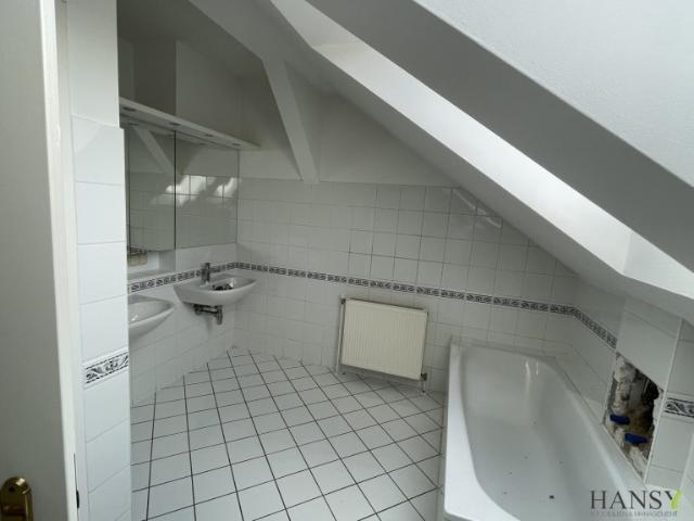 Traumhaftes Herrenhaus in Sooß: Modern, geräumig und mit traumhaftem rund 6000m² Garten!