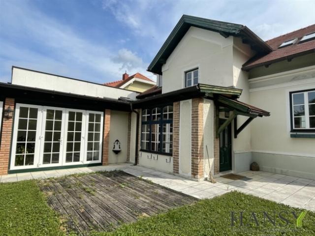 Traumhaftes Herrenhaus in Sooß Modern, geräumig und mit traumhaftem rund 6000m² Garten!