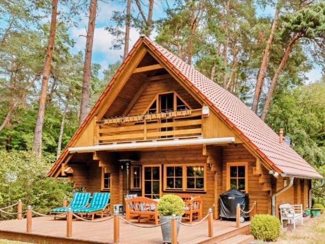 Traumhaftes Holzblockhaus mit idyllischem Grundstück