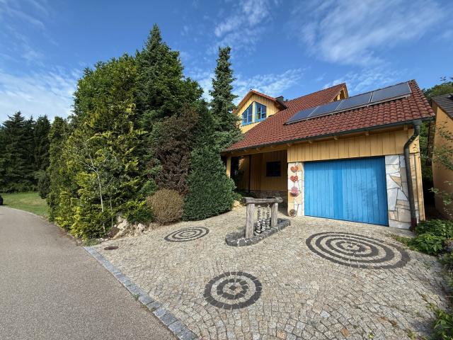 Traumhaftes Landhaus mit Garage & Carport in traumhafter Randlage