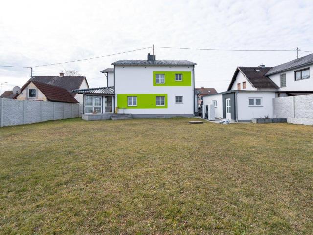 Traumhaftes Mehrfamilienhaus mit großzügigem Garten in Marchtrenk Ihr neues Zuhause wartet!