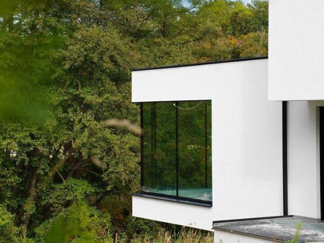 Traumhaftes Naturrefugium: Haus mit Grünblick und Badeparadies vor der Tür