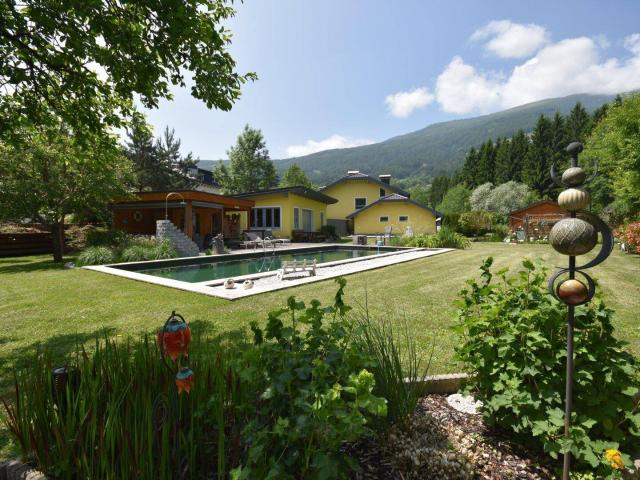 Traumhaftes sehr gepflegtes Landhaus im Maltatal mit parkähnlichem Grundstück und Pool sowie Nebengebäuden