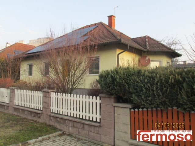 Traumhafter Bungalow vollunterkellert mit Fitness und Kino, perfekt und gepflegt mit wunderbaren Garten