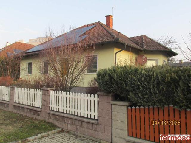 Traumhafter Bungalow vollunterkellert mit Fitness und Kino, perfekt und gepflegt mit wunderbaren Garten