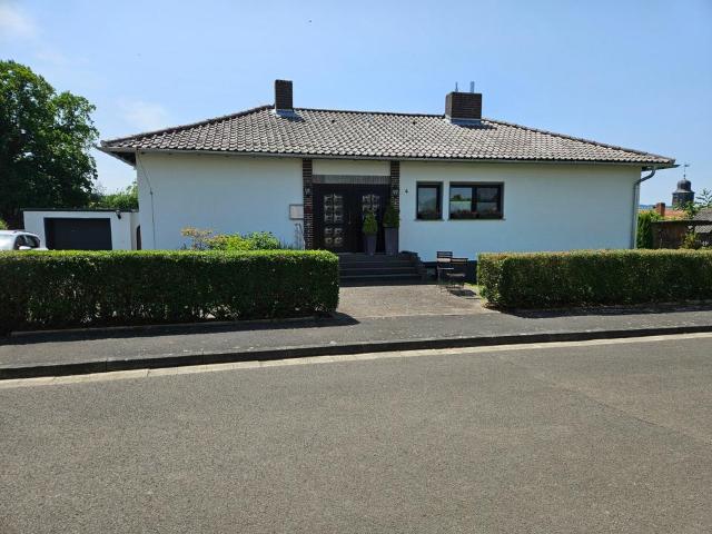 Traumhafter Bungalow in ruhiger Lage mit Baugrundstück
