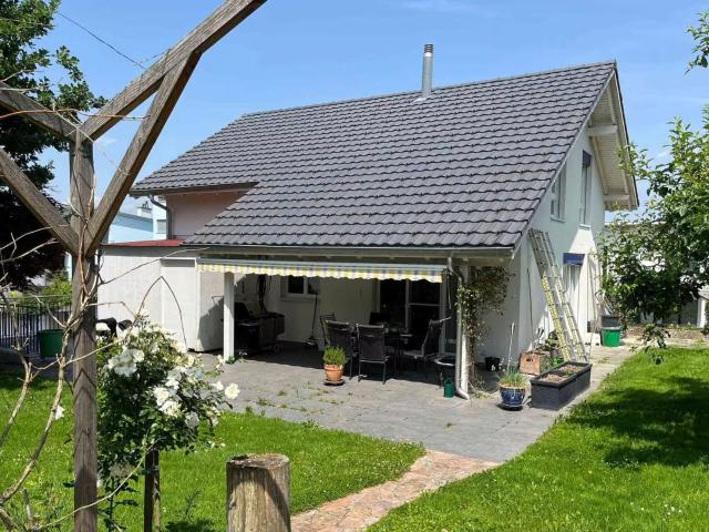 Traumhafter Garten, grosszügige Raumaufteilung und barrierefreier Wohnkomfort