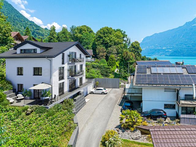 Traumhaus am Brienzersee mit 3.5 Zi Wohnung, Lift und Panorama!