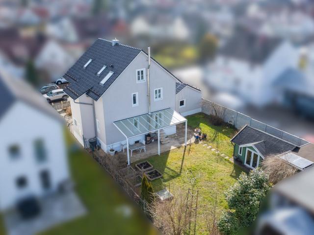 Traumhaus: Altbau trifft auf moderne Technik mit Smart Home, Doppelgarage & überdachter Terrasse