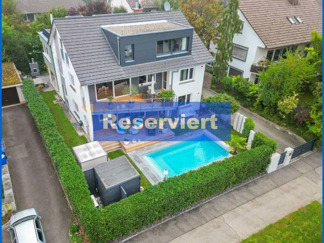 Traumhaus mit FeWo/ELW, sowie Außenpool, Sauna,Dachterrasse uvm in Top Lage von Singen Nord!