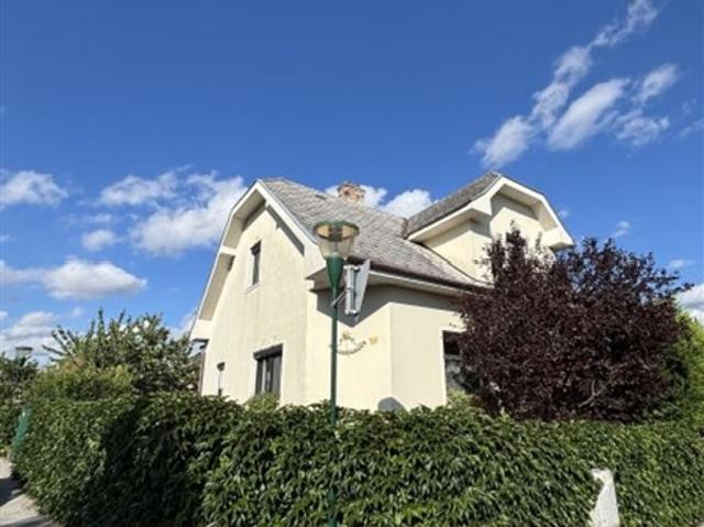 Schönes Einfamilienhaus mit Pool! Besonderes Angebot!