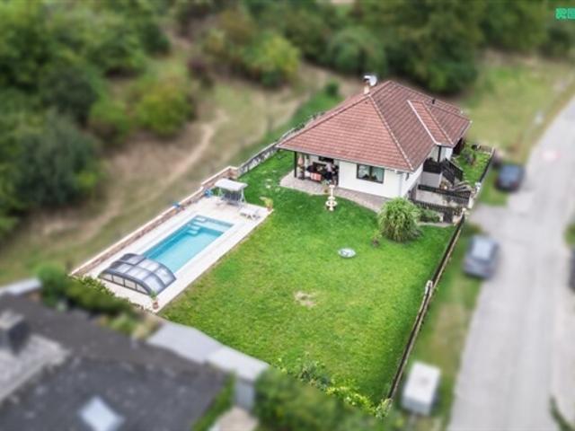 Traumhaus mit Pool und großem Garten in ruhiger Lage – perfekt für Familien!