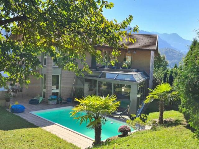 Traumhaus mit Pool und Privatsphäre an sehr sonniger Lage