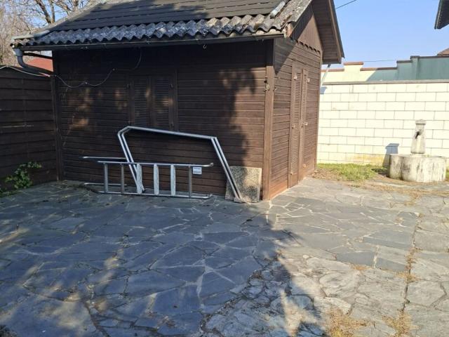 Traun: Gepflegtes 4 Zi. Einfamilienhaus in Traun mit Gartennutzung, Garage, Terrasse und Pool zu Mieten!
