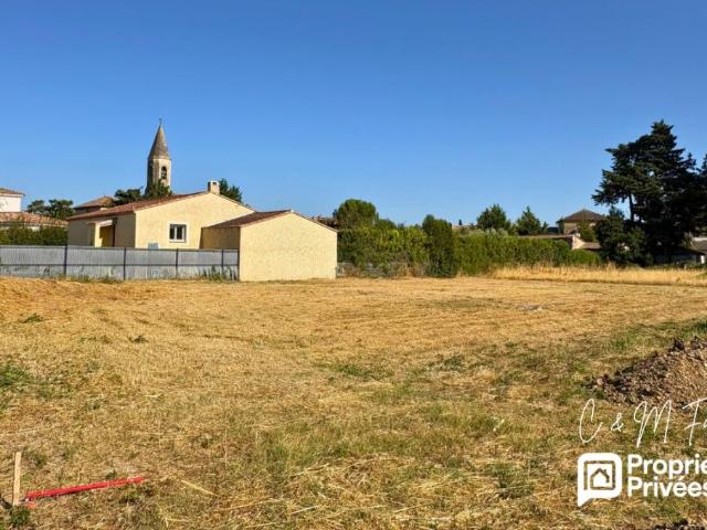 TRAVAILLAN: 960 m² pour donner vie à votre projet !