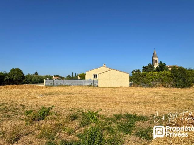 TRAVAILLAN: 960 m² pour donner vie à votre projet !