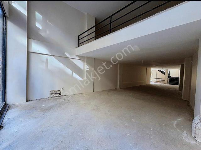 Trabzon Meydan Da Kiralık 300 M2 Kapalı 100 M2 Açık Alan Mağaza