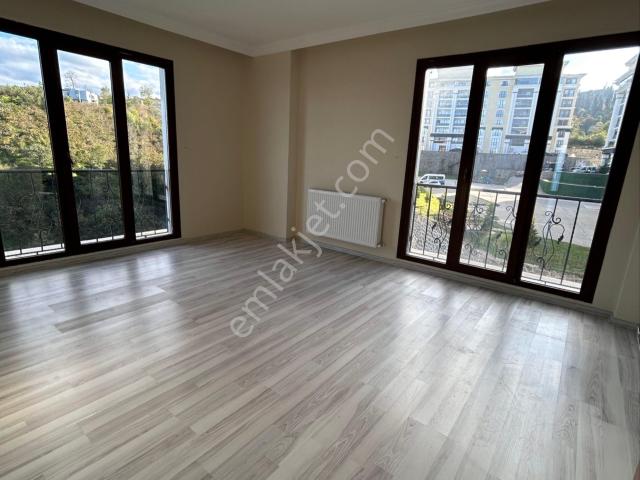 Trabzon Pelitli De Satılık 3+1 Daire
