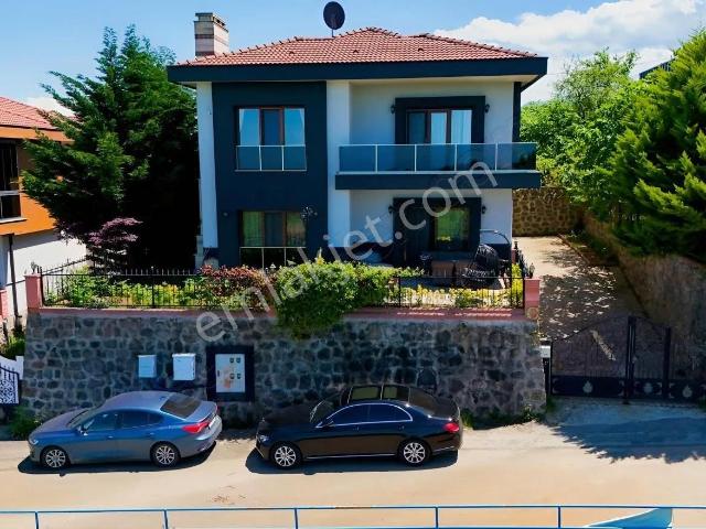 Trabzon Pelitli'de Satılık Deniz Ve Doğa Manzaralı Fırsat Villa