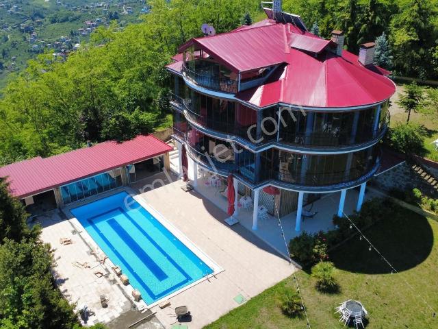 Trabzon'da Satılık Havuzlu Villa