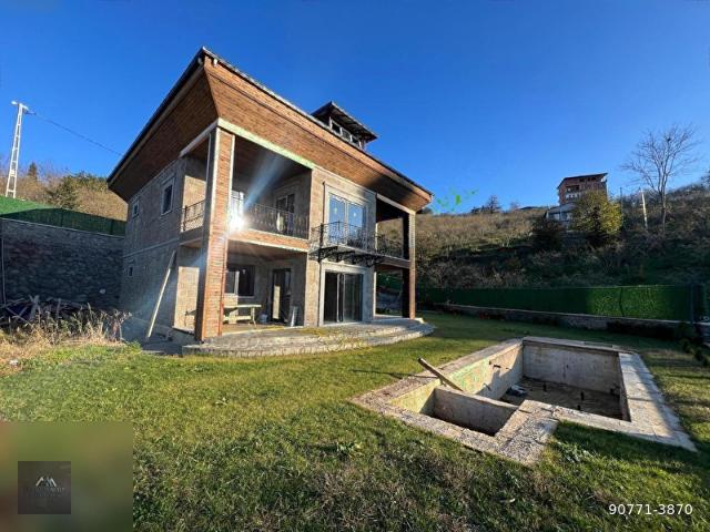 TRABZON'DA SATILIK VİLLA