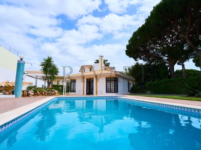 Traditional Villa with Pool and Lush Garden in Vale do Lobo