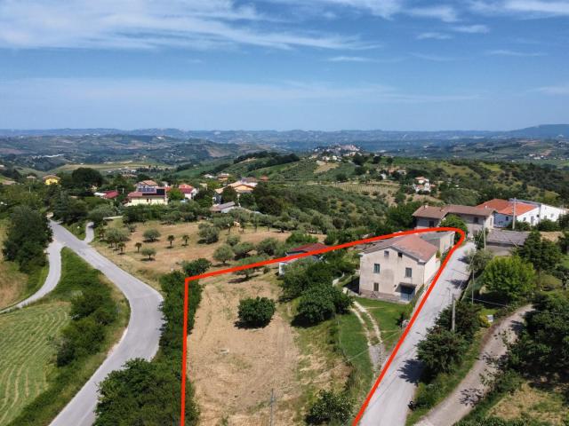 Traditional Abruzzo Country House with 3,500 m² of Land, Mou. 162m² Cugnoli