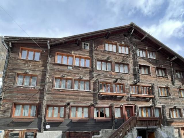 Traditionelle 2.5 Zimmerwohnung in altem Walliserhaus