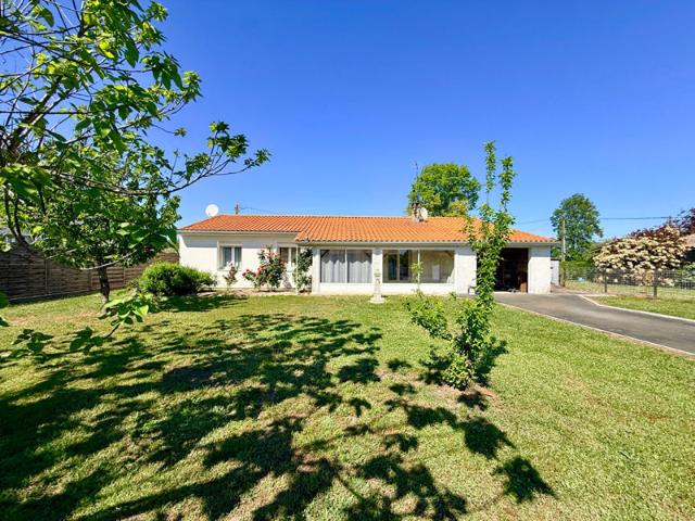 Traditionnelle 3 chambres avec garage et piscine !