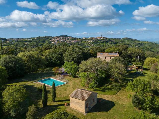 Tradizionale Ristrutturata Cascina 5 Camere, Piscina, Giardi. 384m² Pomarance